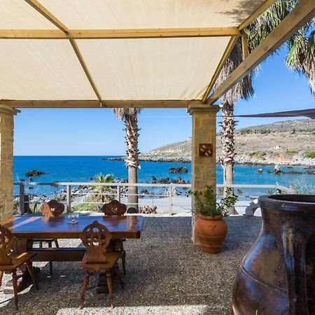Villa Proto Helidoni - A Cozy Beachfront Villa Petres  外观 照片