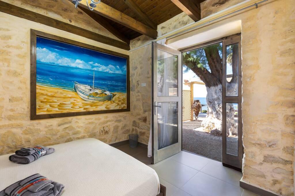 Villa Proto Helidoni - A Cozy Beachfront Villa Petres  外观 照片