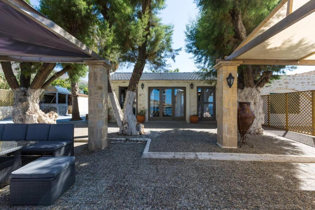 Villa Proto Helidoni - A Cozy Beachfront Villa Petres  外观 照片
