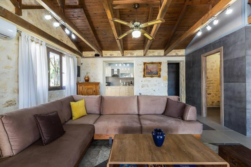 Villa Proto Helidoni - A Cozy Beachfront Villa Petres  外观 照片