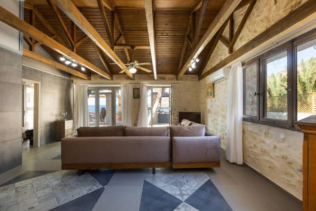Villa Proto Helidoni - A Cozy Beachfront Villa Petres  外观 照片