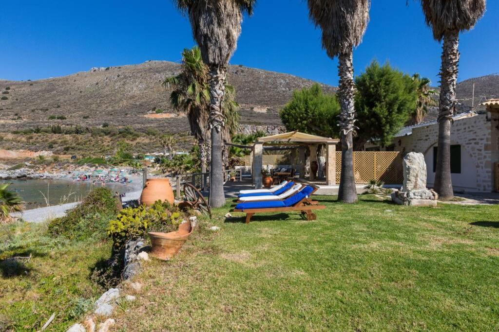 Villa Proto Helidoni - A Cozy Beachfront Villa Petres  外观 照片