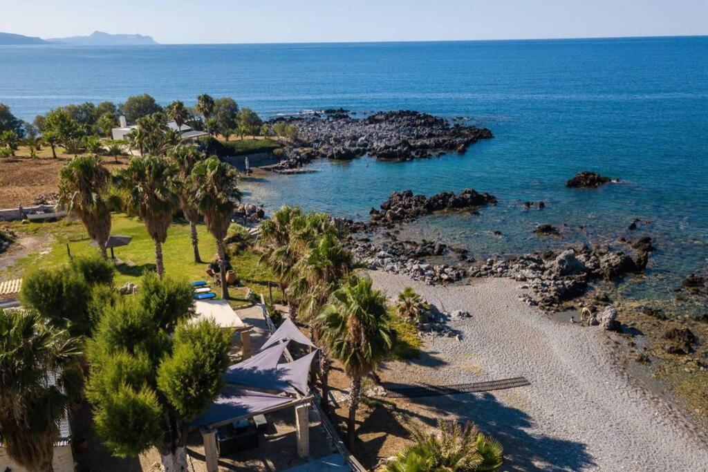 Villa Proto Helidoni - A Cozy Beachfront Villa Petres  外观 照片