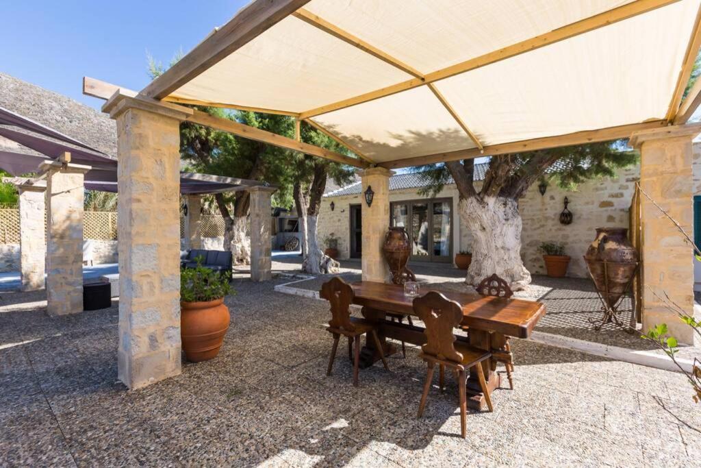 Villa Proto Helidoni - A Cozy Beachfront Villa Petres  外观 照片