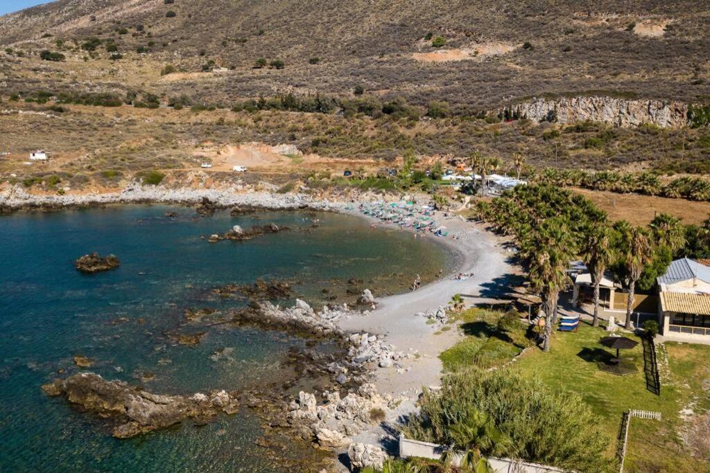 Villa Proto Helidoni - A Cozy Beachfront Villa Petres  外观 照片