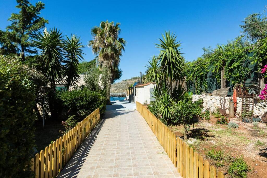 Villa Proto Helidoni - A Cozy Beachfront Villa Petres  外观 照片