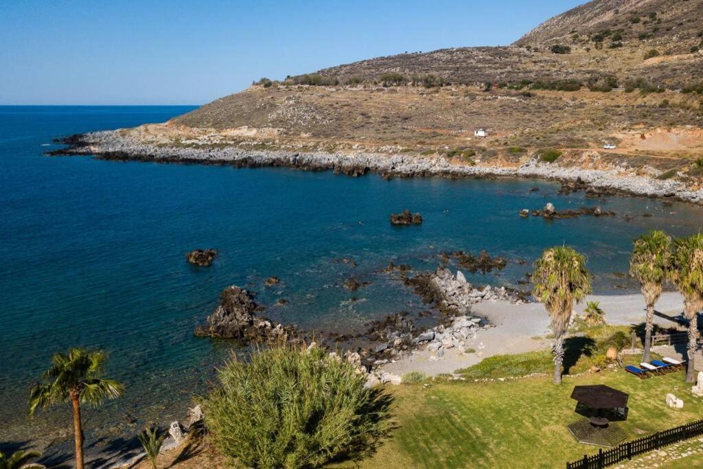 Villa Proto Helidoni - A Cozy Beachfront Villa Petres  外观 照片