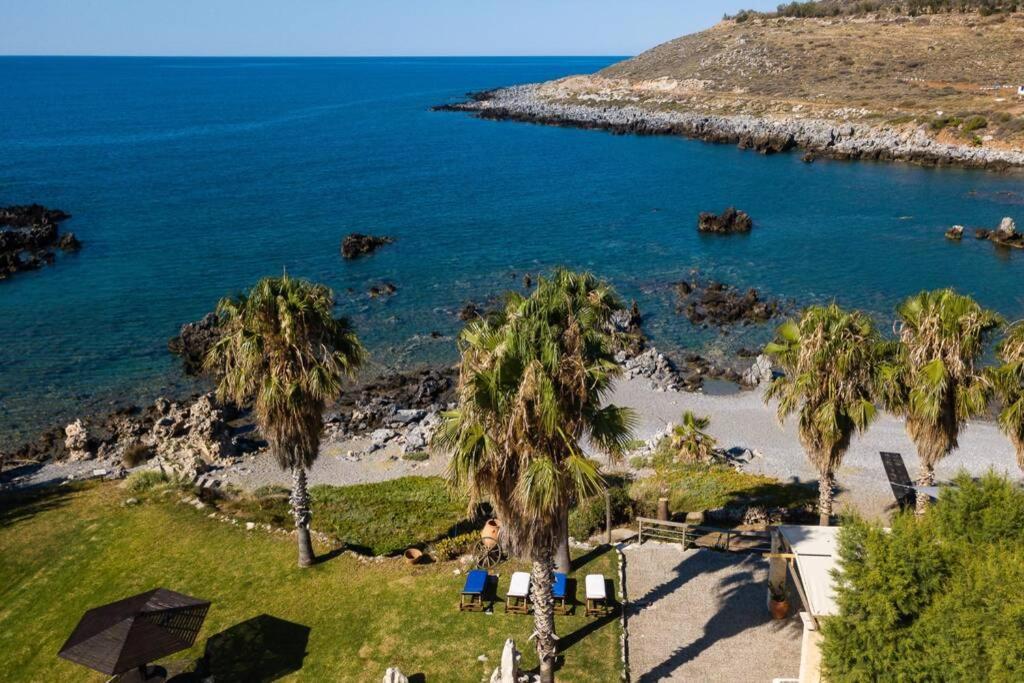 Villa Proto Helidoni - A Cozy Beachfront Villa Petres  外观 照片