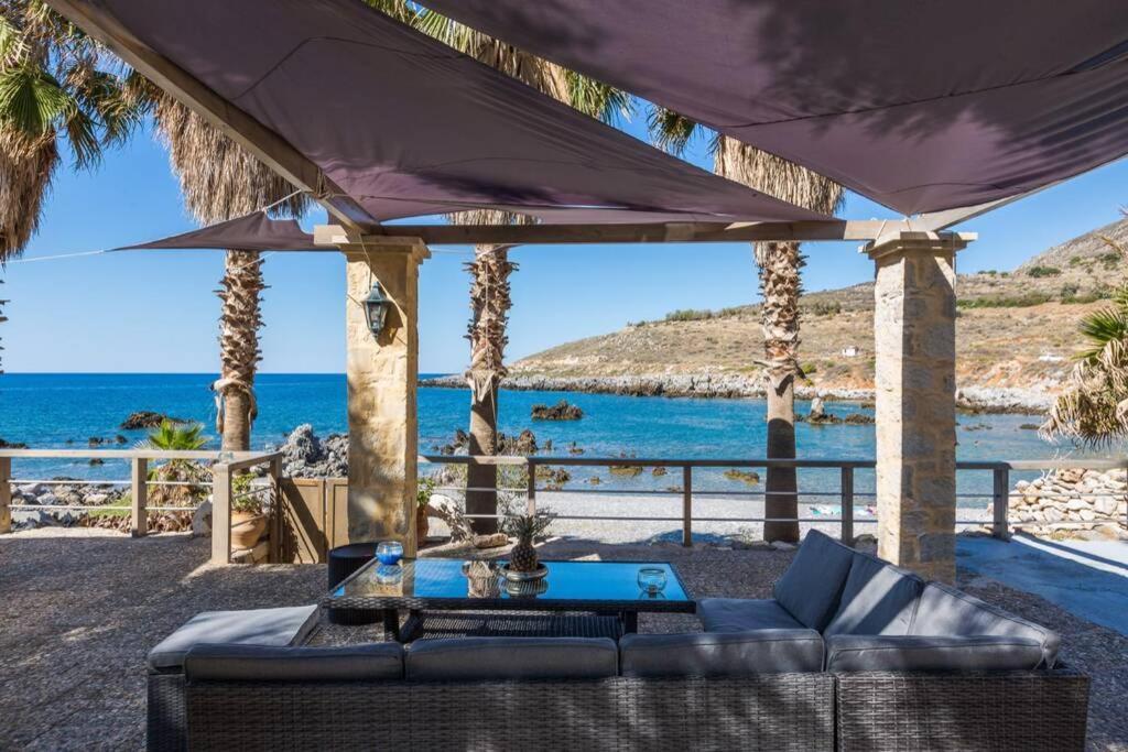 Villa Proto Helidoni - A Cozy Beachfront Villa Petres  外观 照片
